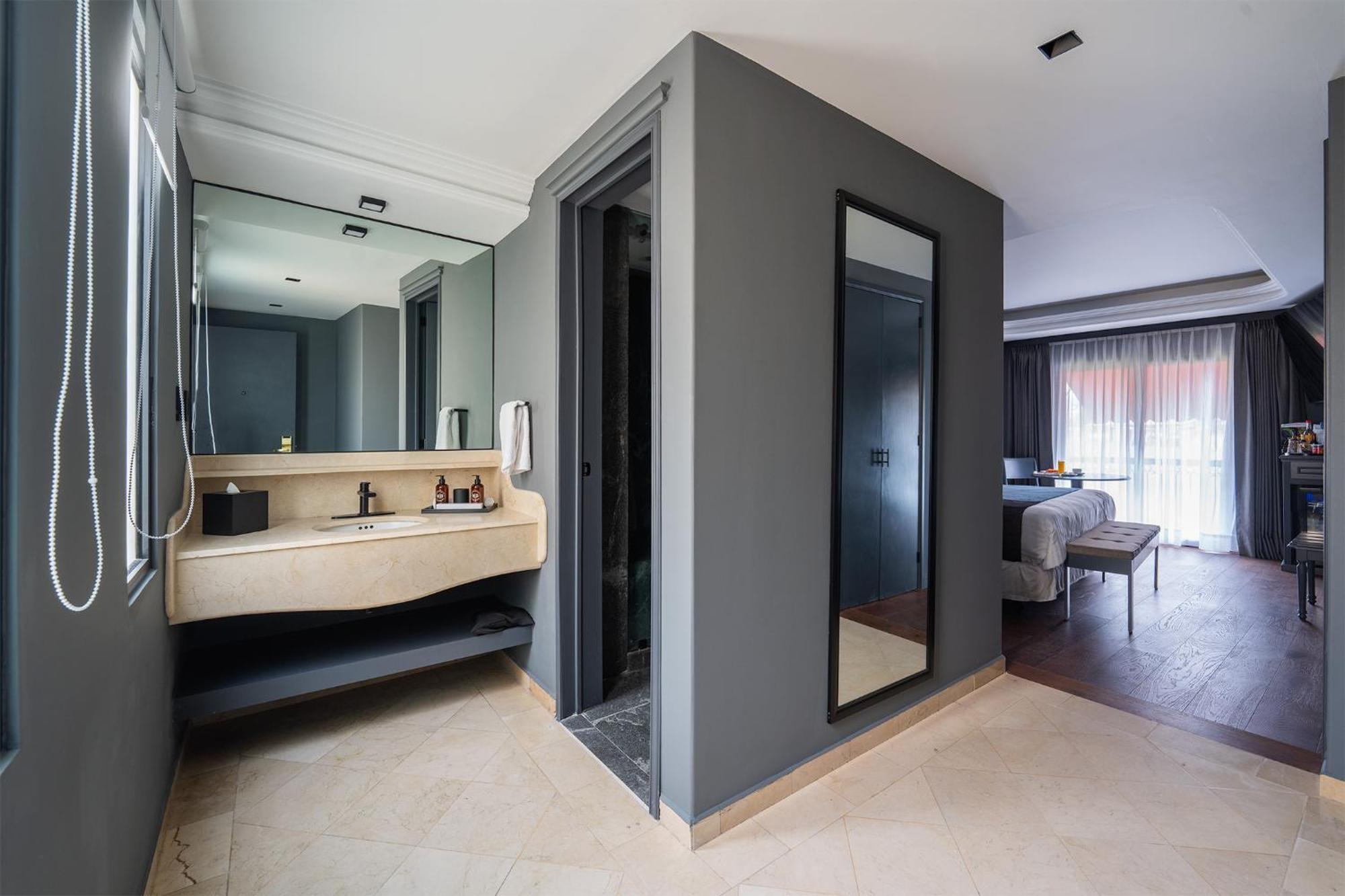 Hotel Hive By G 4*