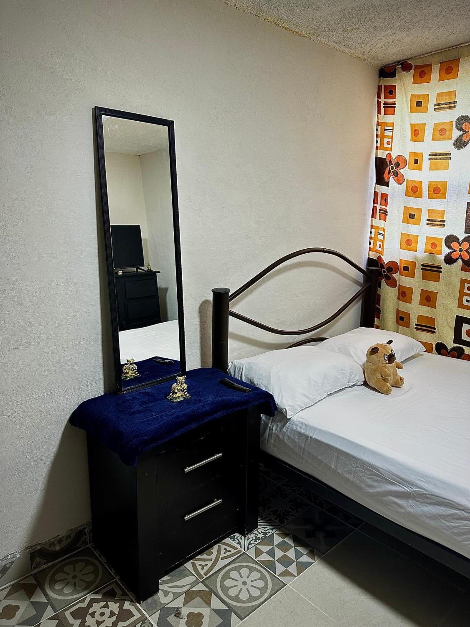 Alborada 2 Cerca Del Aeropuerto Habitación en casa particular
