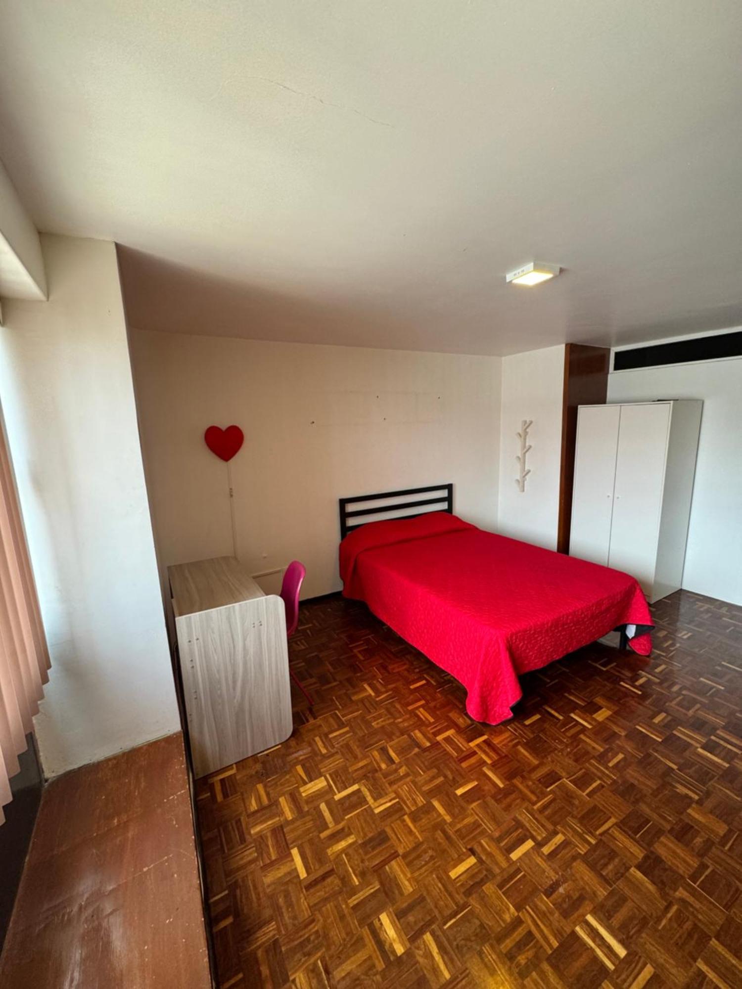 Habitación en casa particular Amplia C/bano Independiente, A Min Del Centro Historico