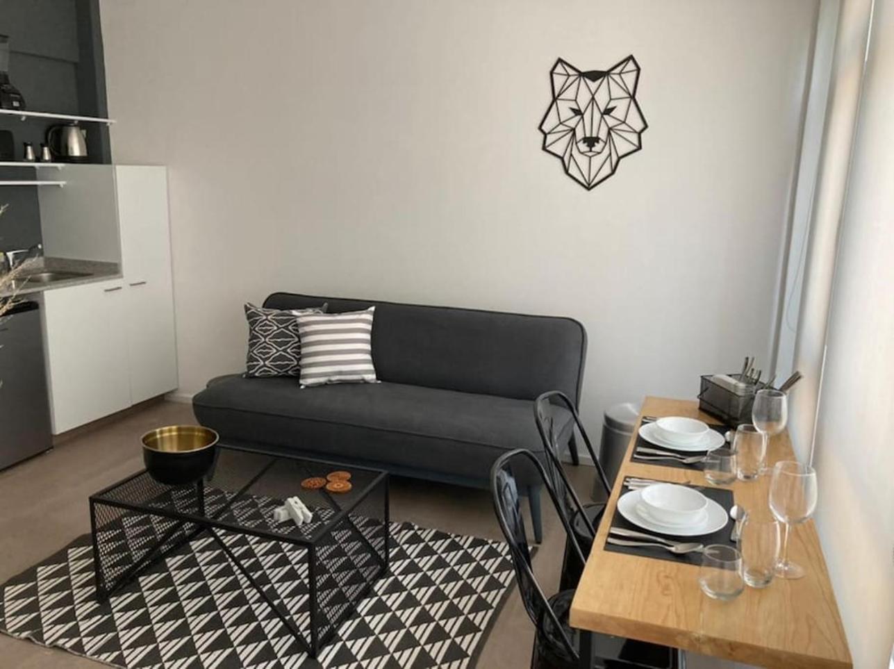 Cozy Steps Away From The Metropolitan Apartment