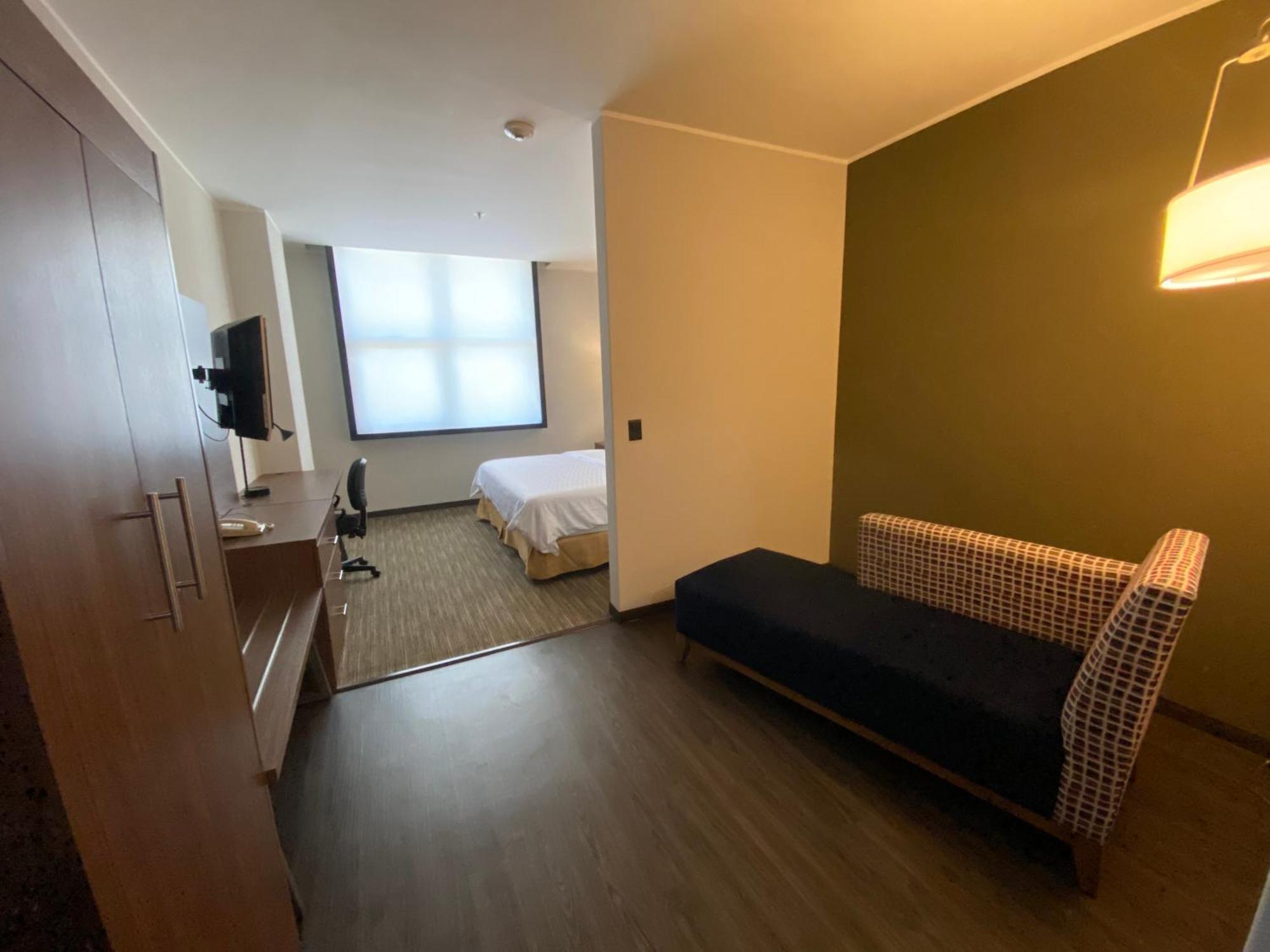 Hotel Express Santa Fe, An Ihg