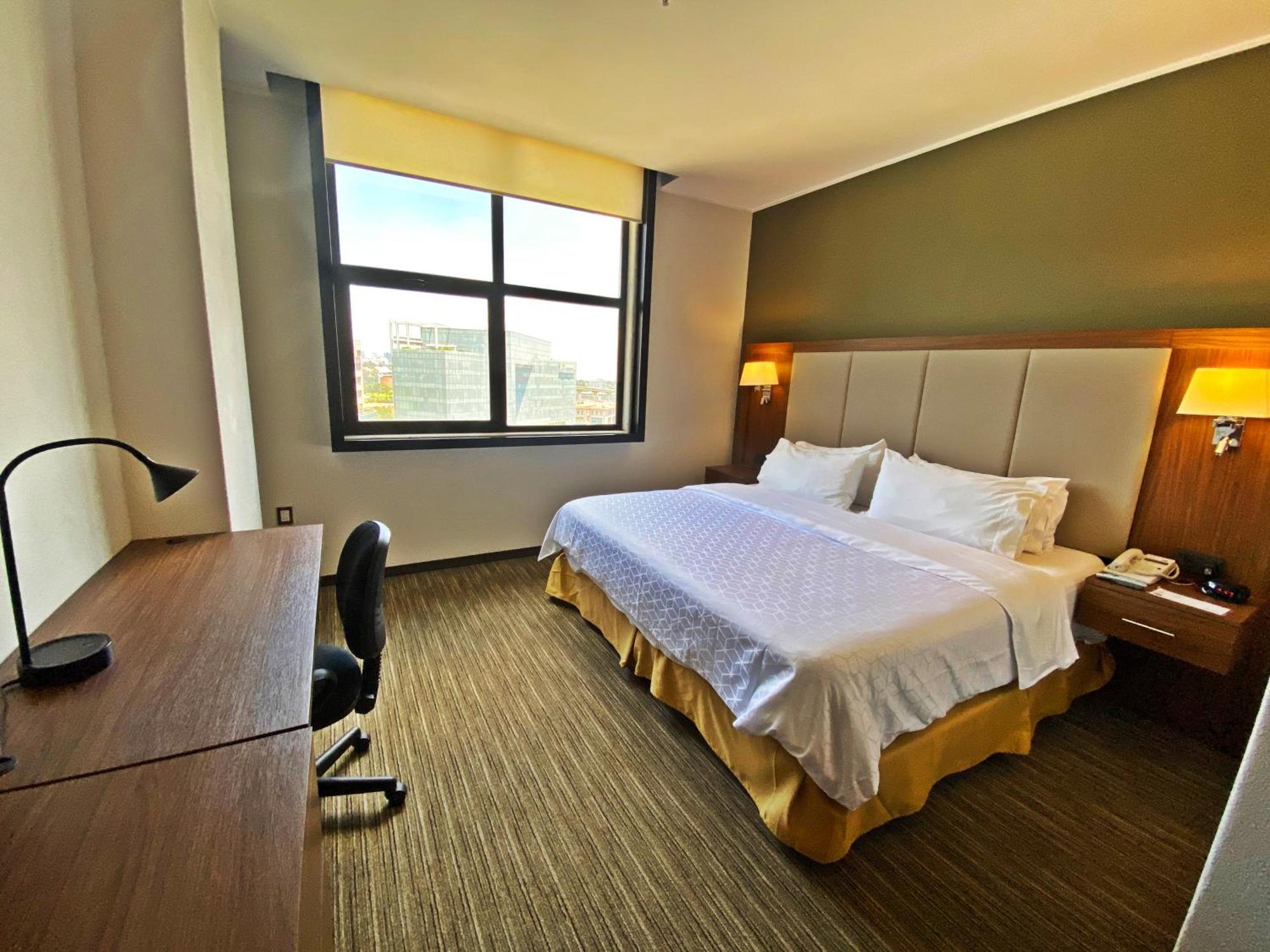 Express Santa Fe, An Ihg 4*