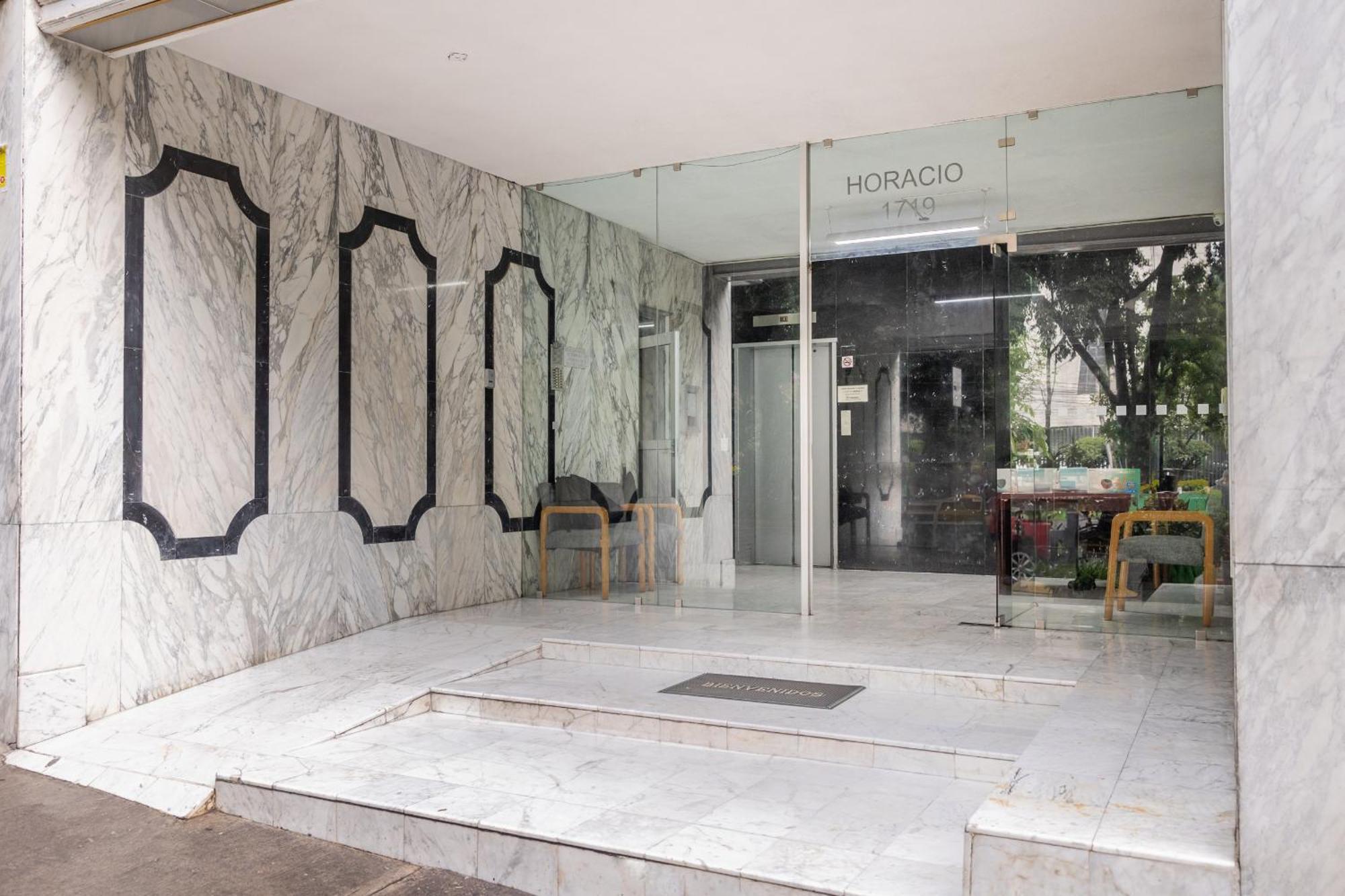 Posh Polanco Tvs And Desks In Each Сasa de vacaciones