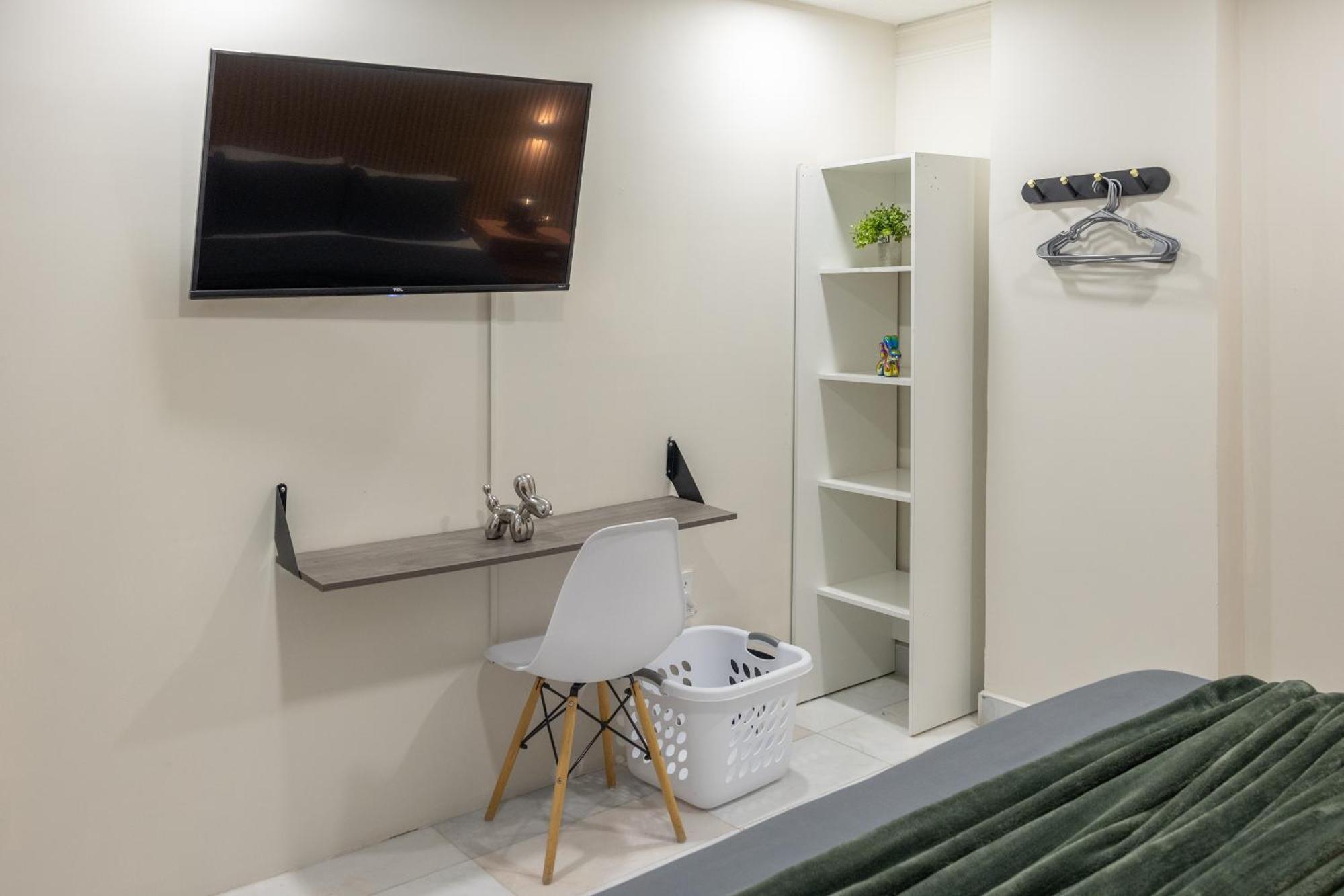 Posh Polanco Tvs And Desks In Each Сasa de vacaciones