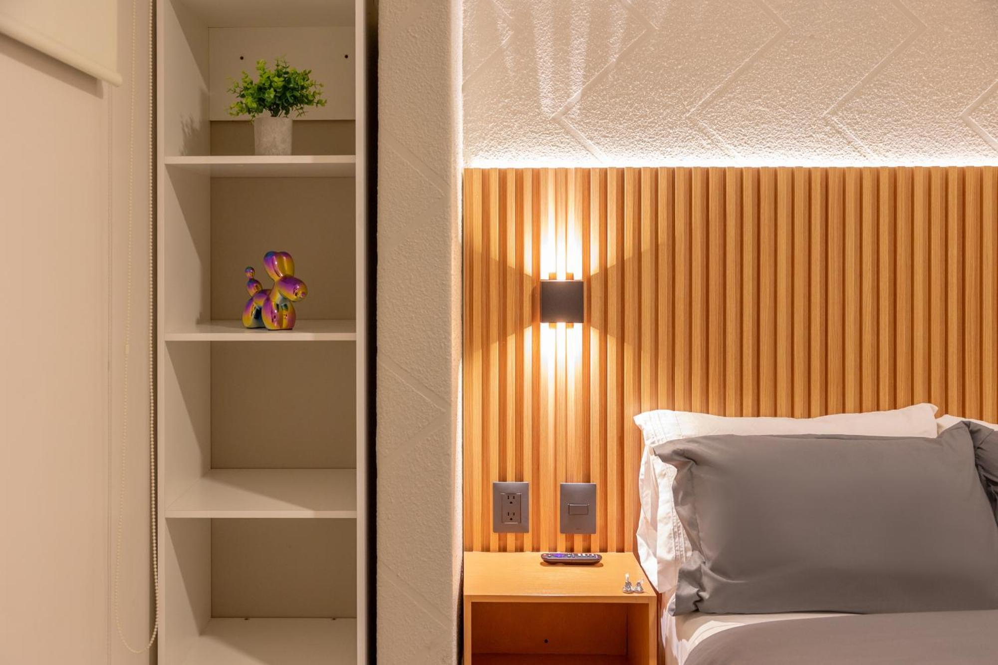 Posh Polanco Tvs And Desks In Each