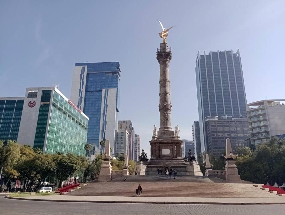 Lunas En La De Rio Amazonas Por Reforma 222 * Cidade do México
