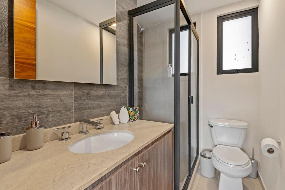 Apartamento 205-2 Heart Of Roma Norte 3br With Sun-filled Private Terrace *