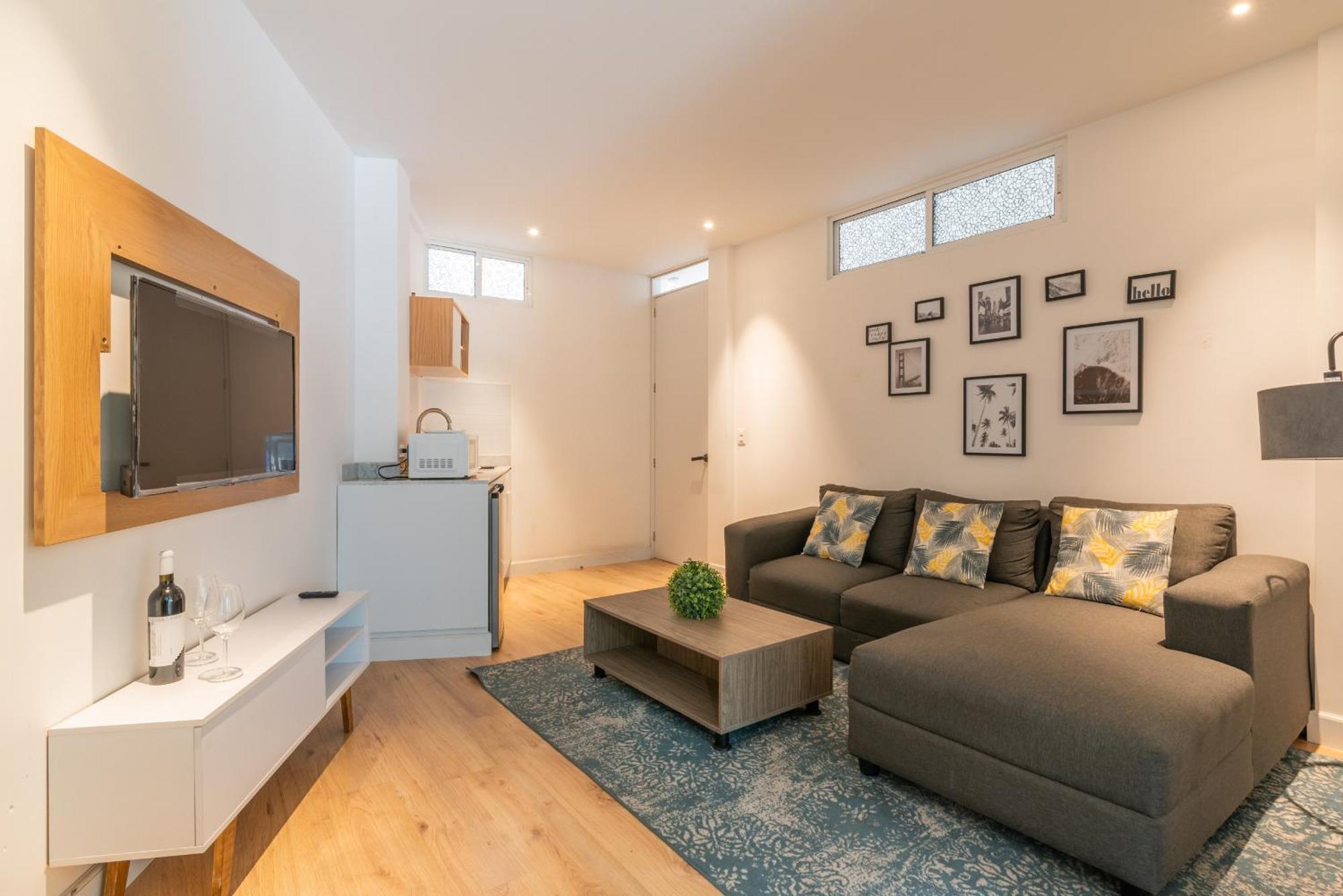 Quiet Stylish Studio, Smart Tv, Six Flags 1k