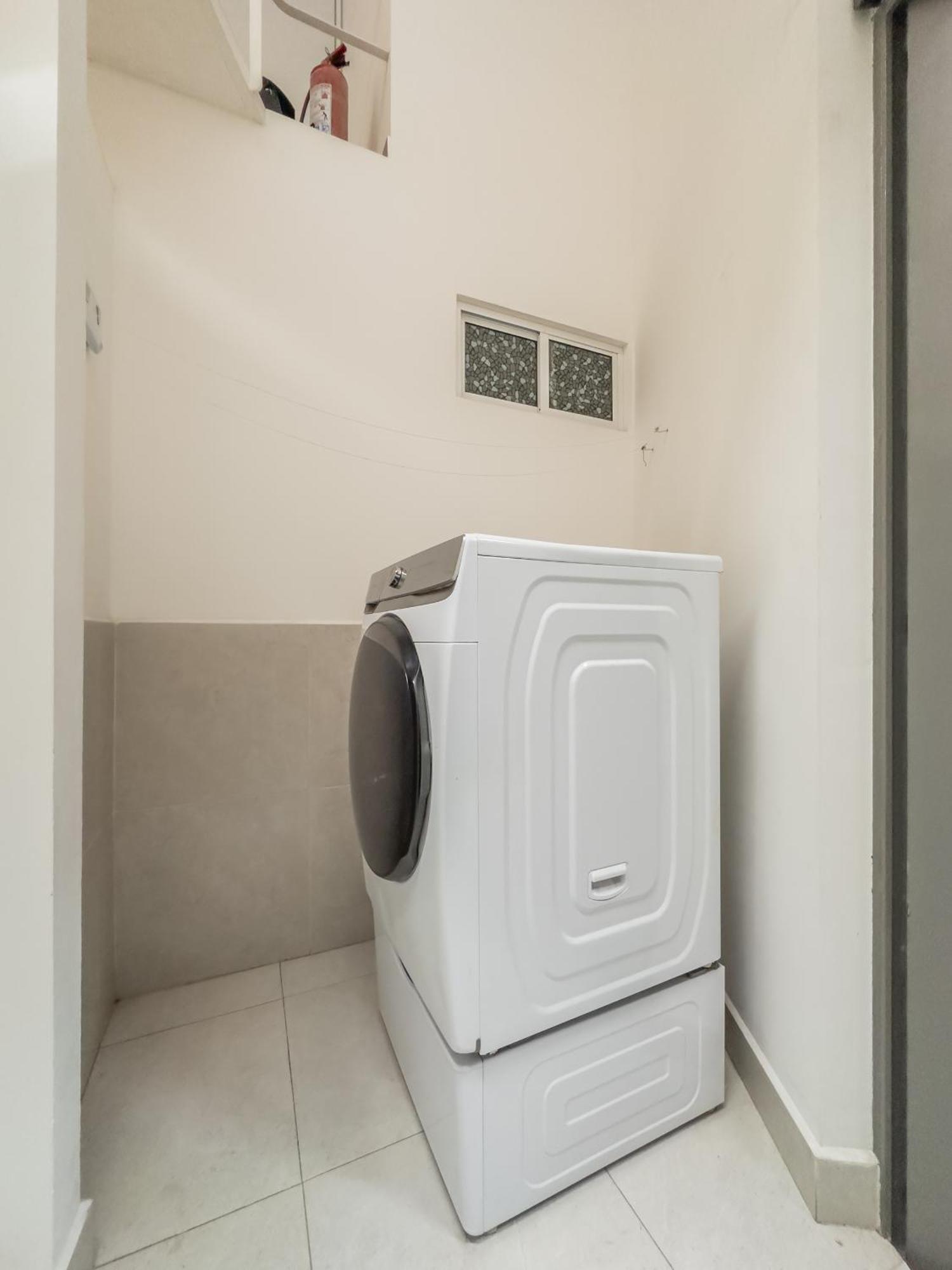 Stylish Quiet Studio, Smart Tv, Six Flags 1k *