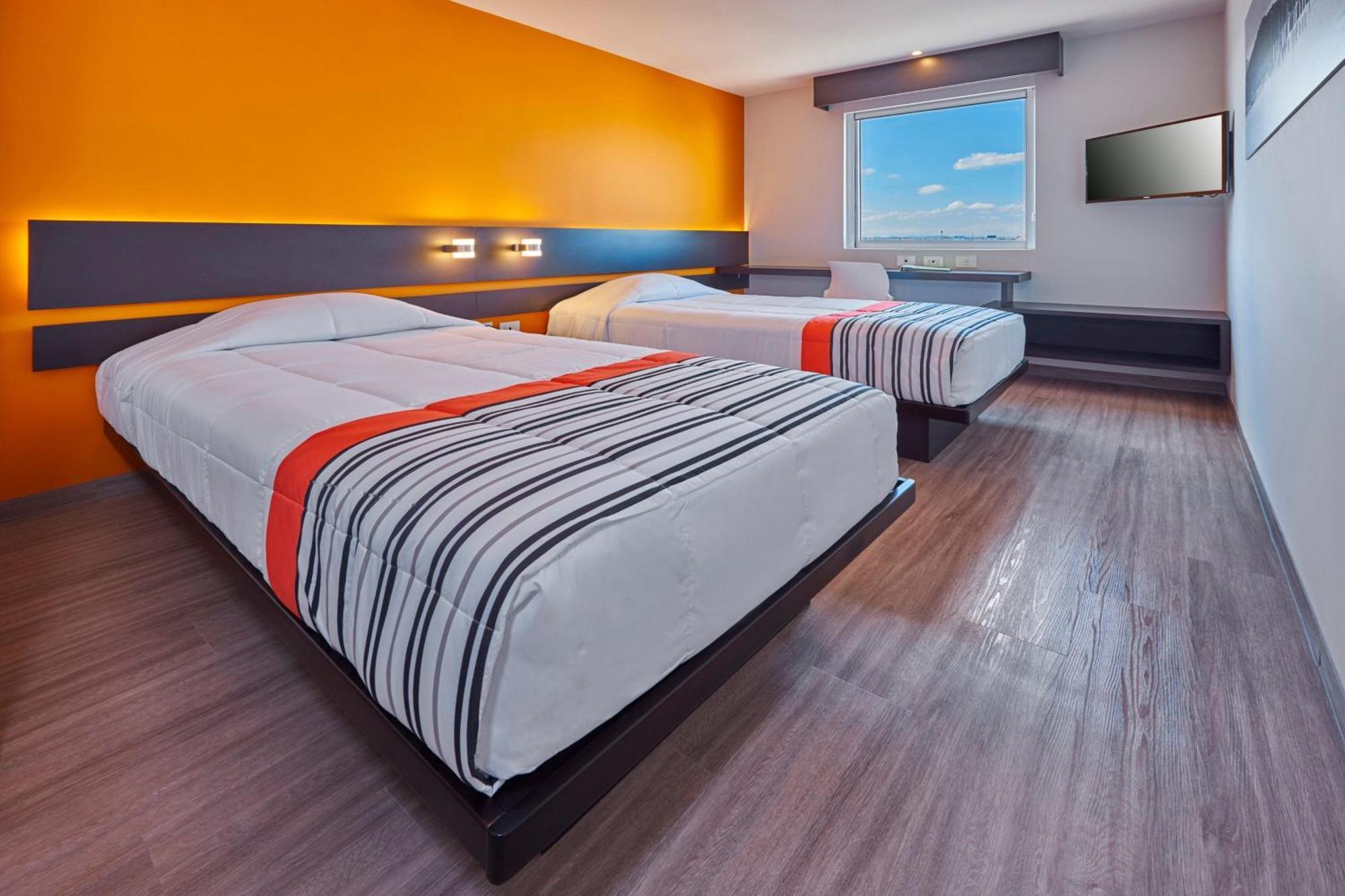 Hotel Express Junior By Marriott Ciudad De Mexico Sullivan 4*