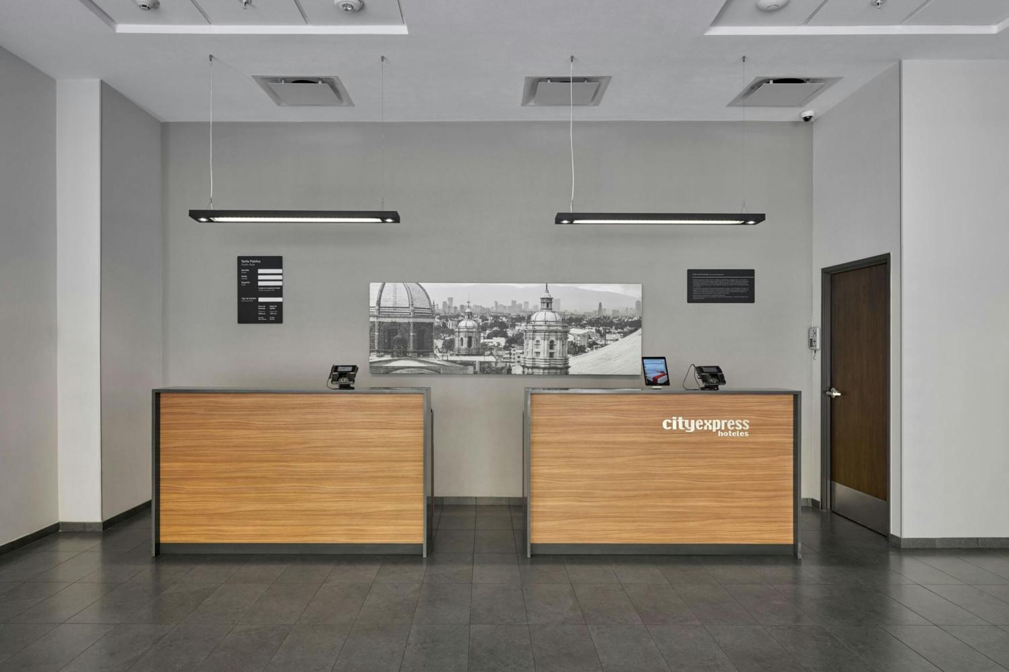 Hotel Express By Marriott Ciudad De Mexico La 3*