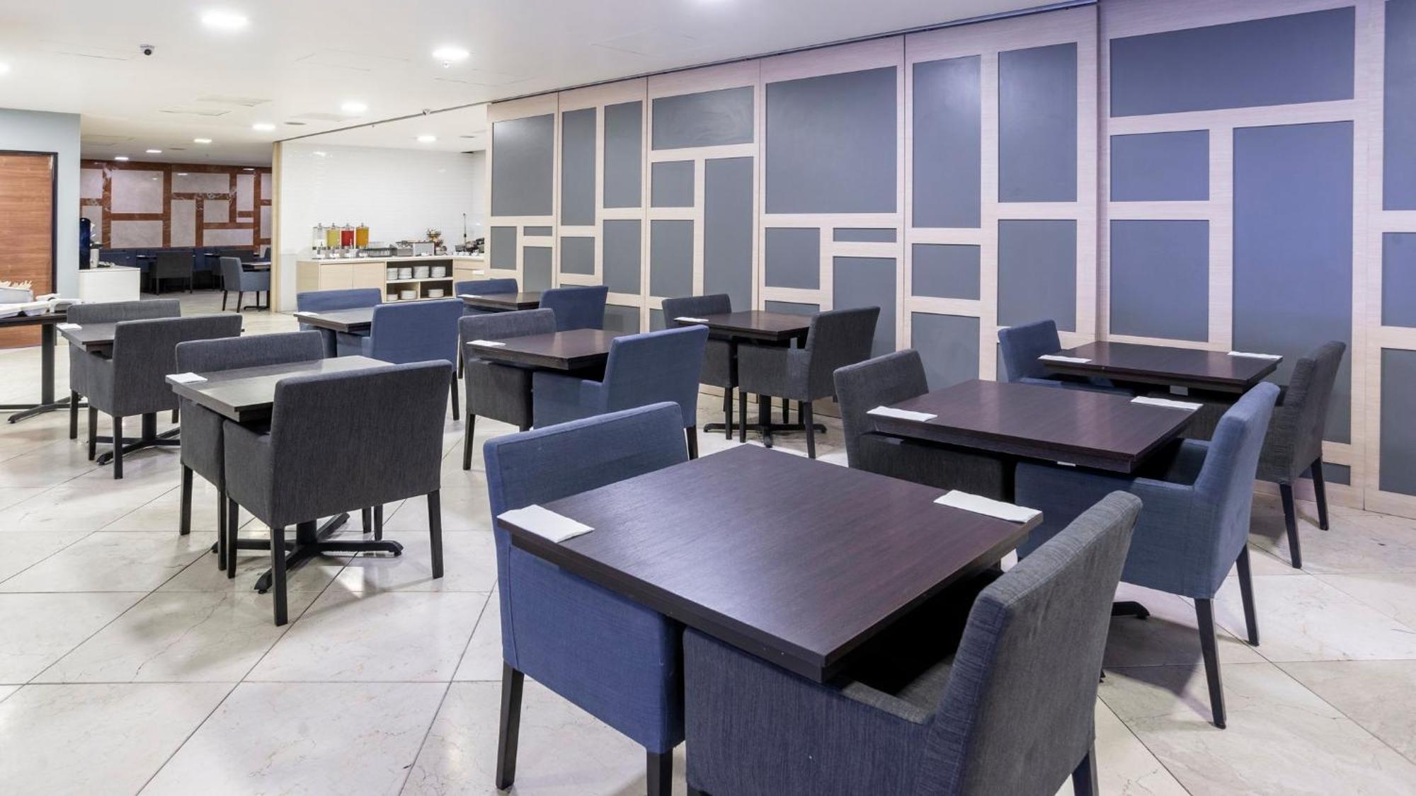Hotel Express Santa Fe, An Ihg 4*