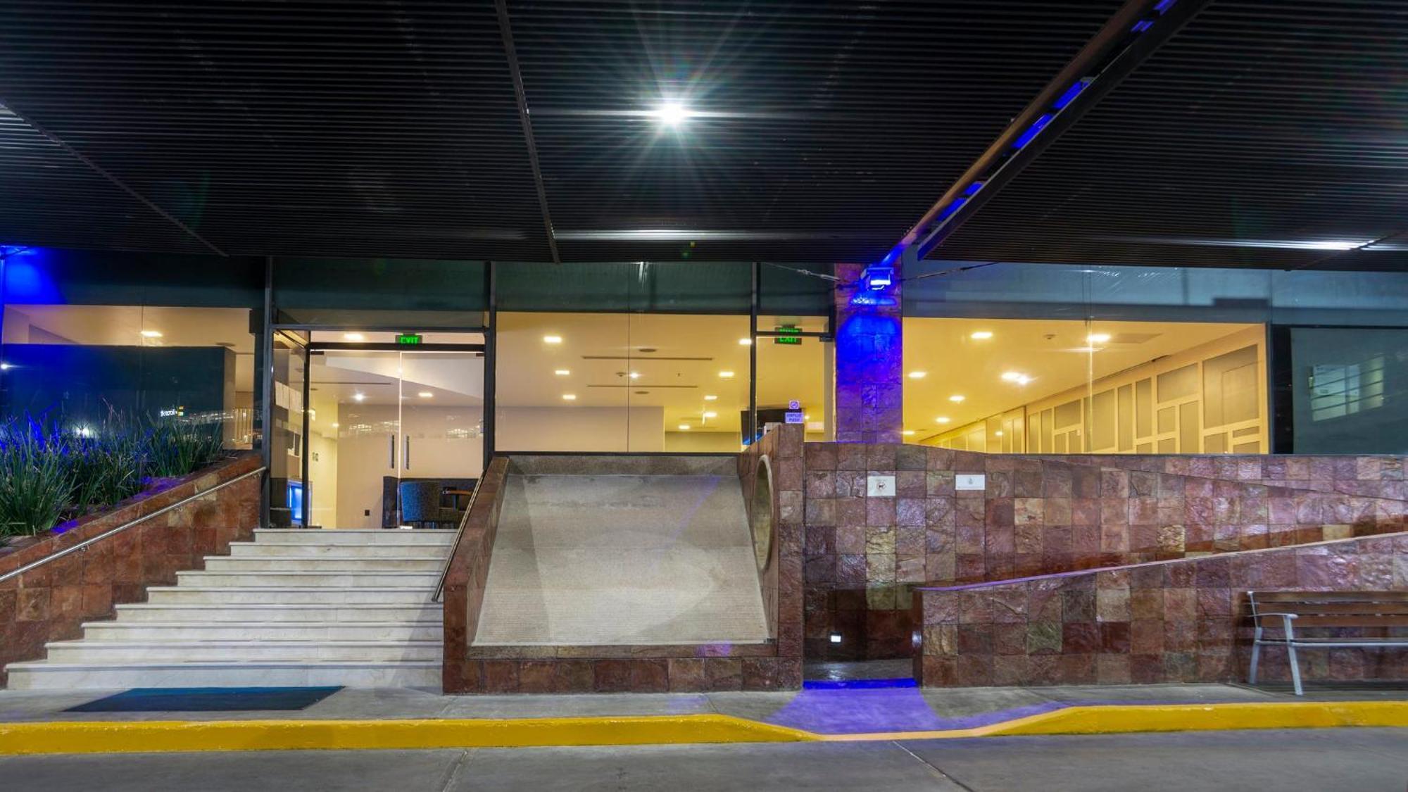 Express Santa Fe, An Ihg 4*