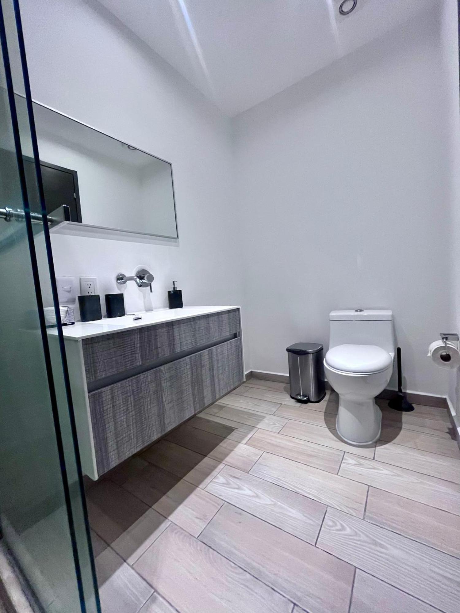 S2305 - 2bdr - 2bth Apartamento *