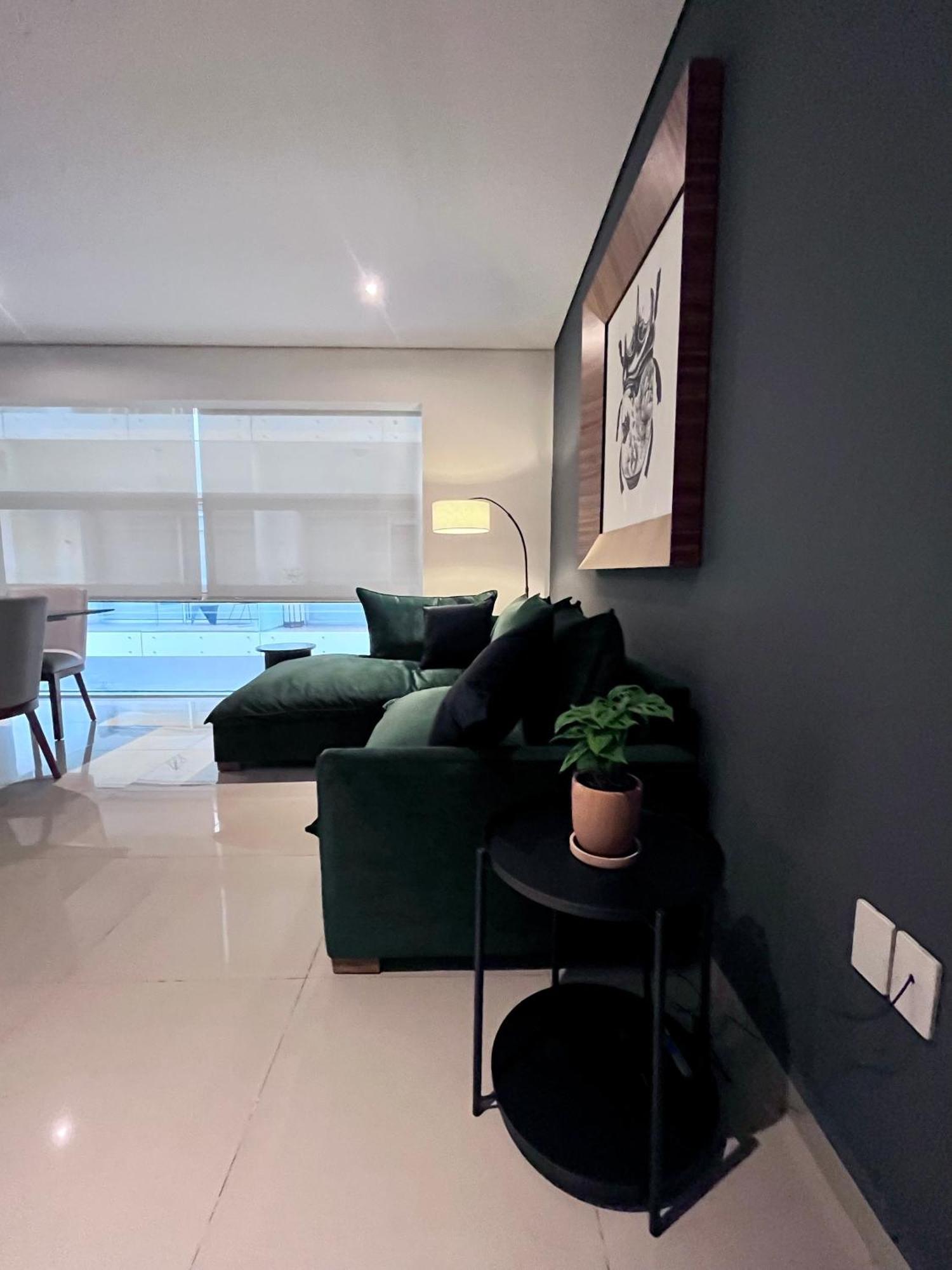 S2305 - 2bdr - 2bth Apartamento