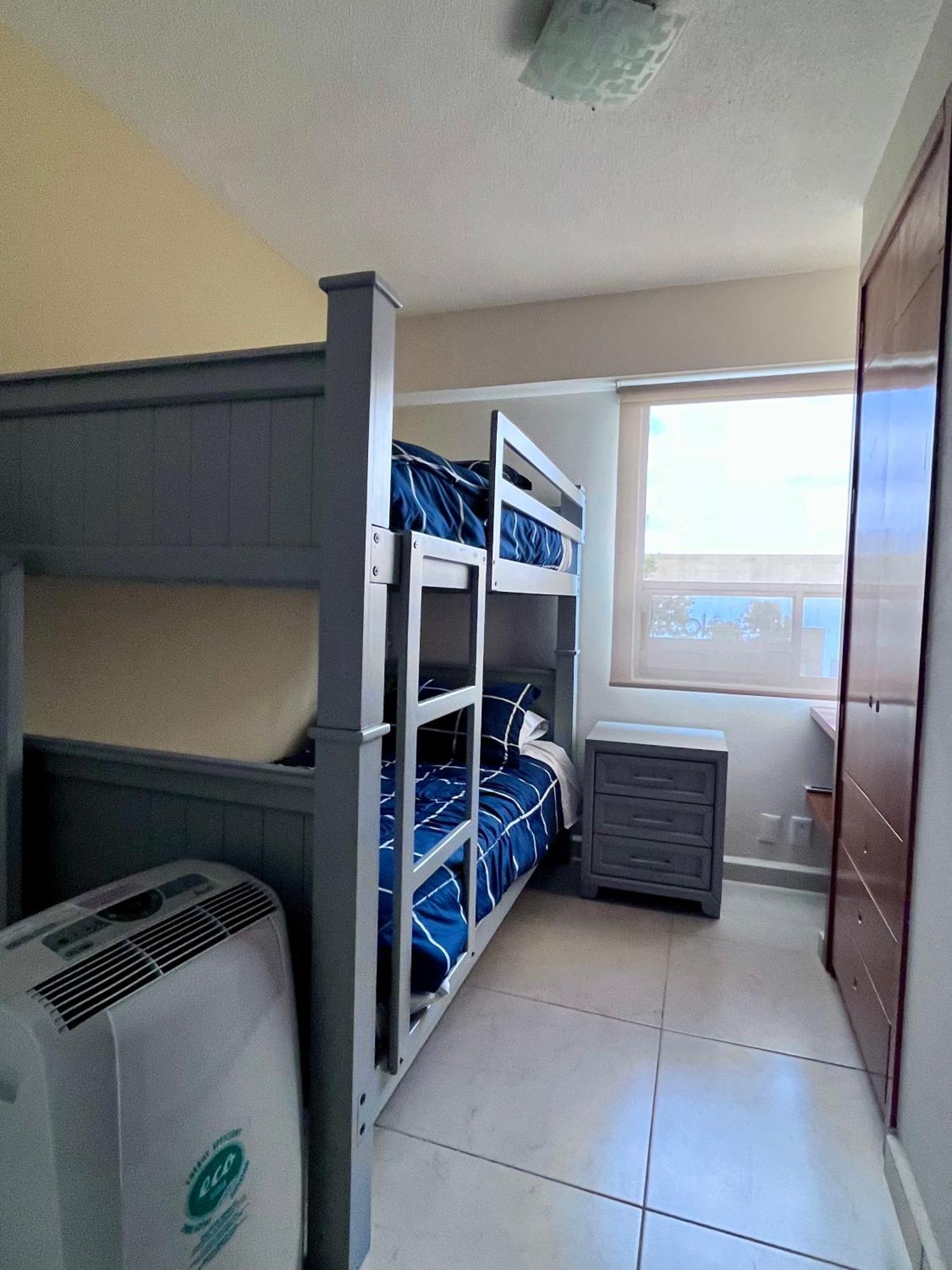 V803 - 3bdr - 2bth Apartamento *