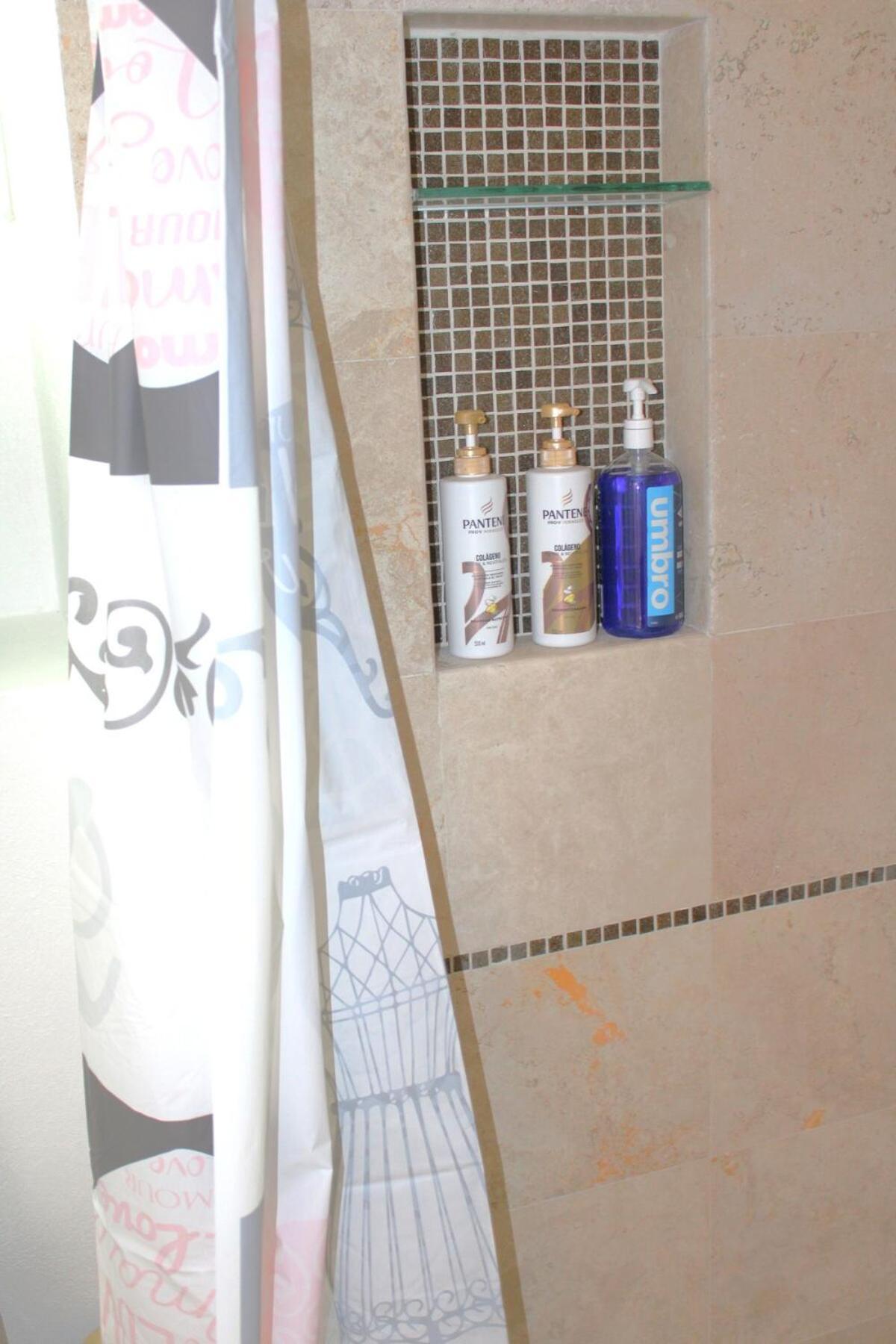 Apartamento 3 Recamaras, 4 Camas, 2 Banos, Estacionamiento