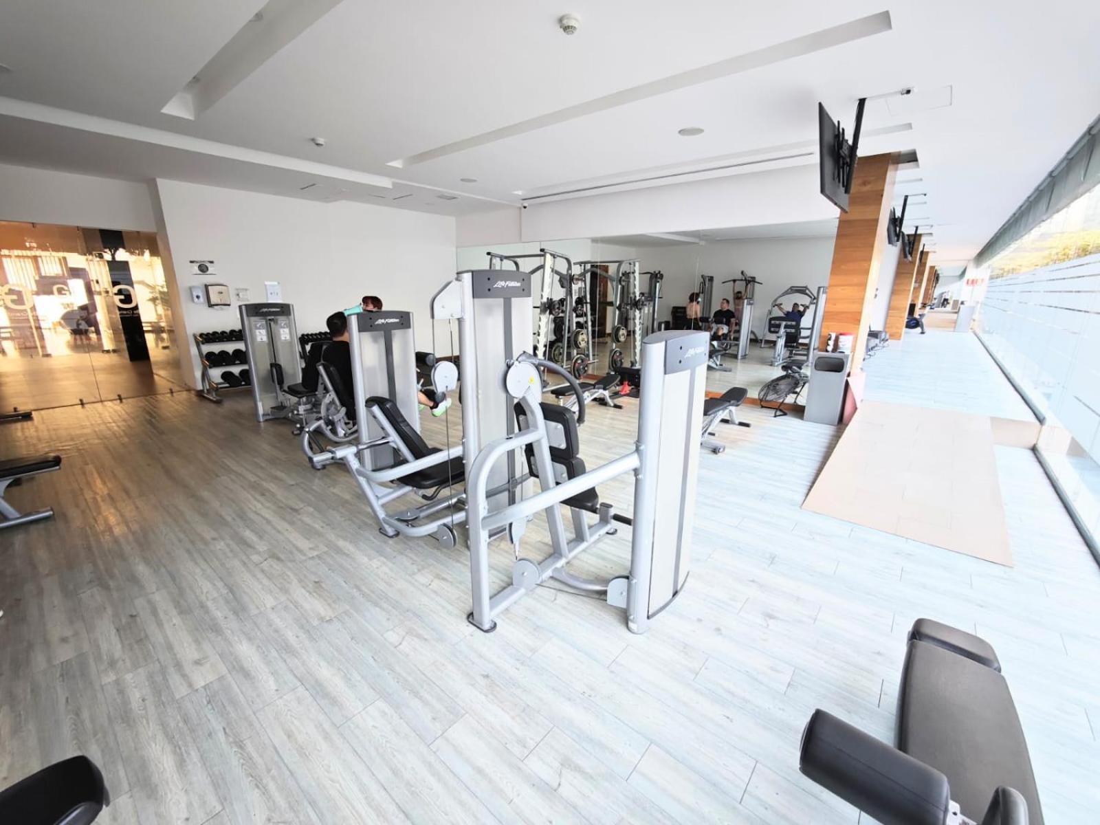 Stylish High-rise Ks Bed, Pool! Apartamento *