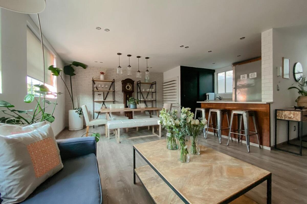 It Is So Cool That Even Owen Wilson Loves La Roma Apartamento