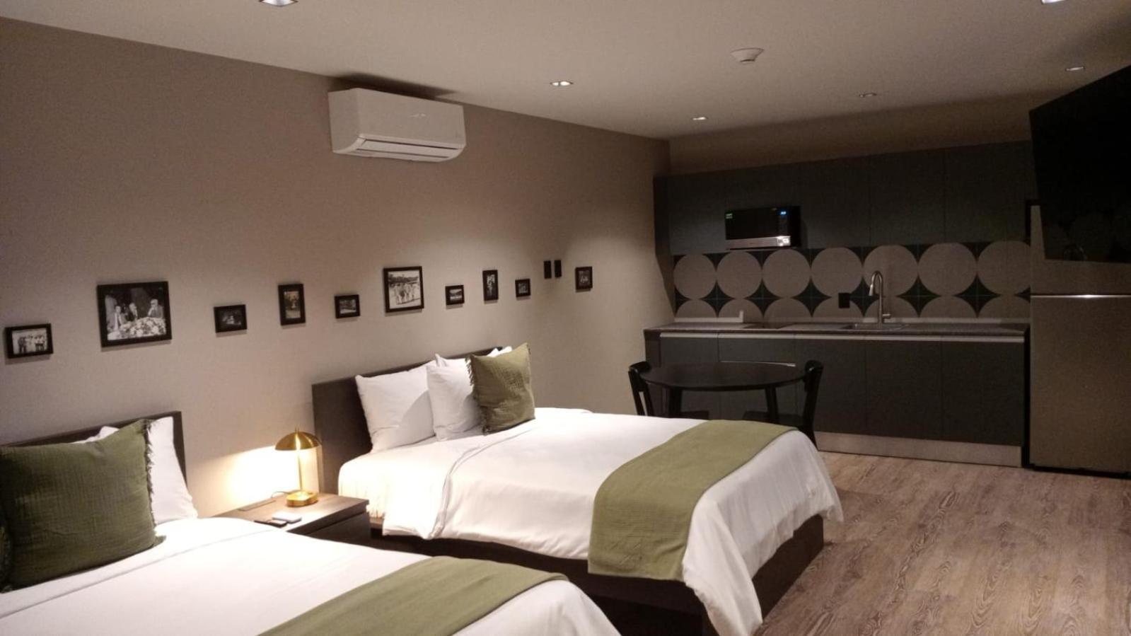 Hive Roma By G 4*