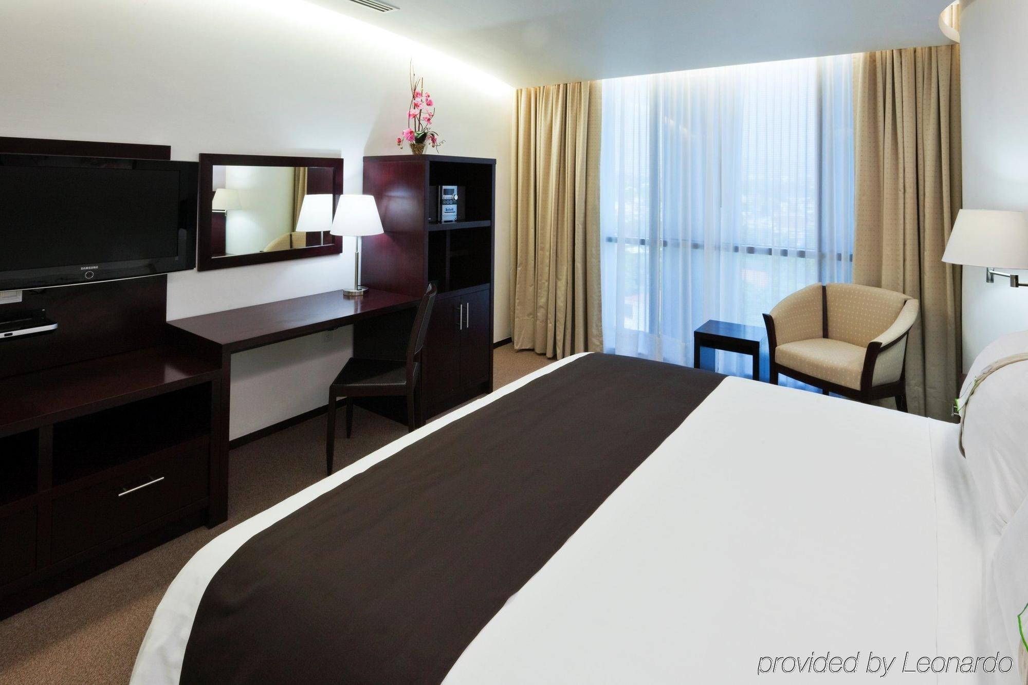 Hotel Hotel&suites Medica Sur, An Ihg