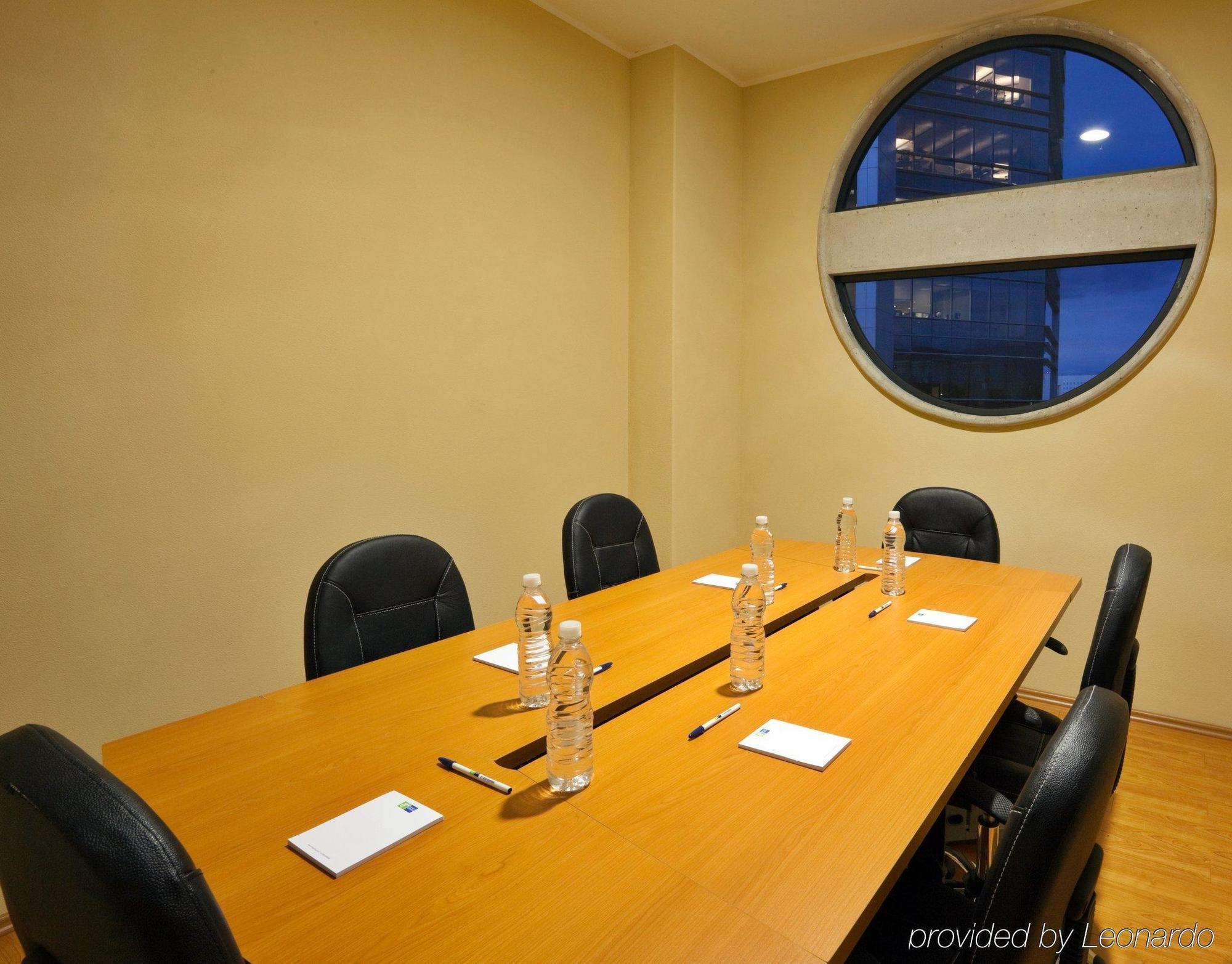 Hotel Express Santa Fe, An Ihg 4*
