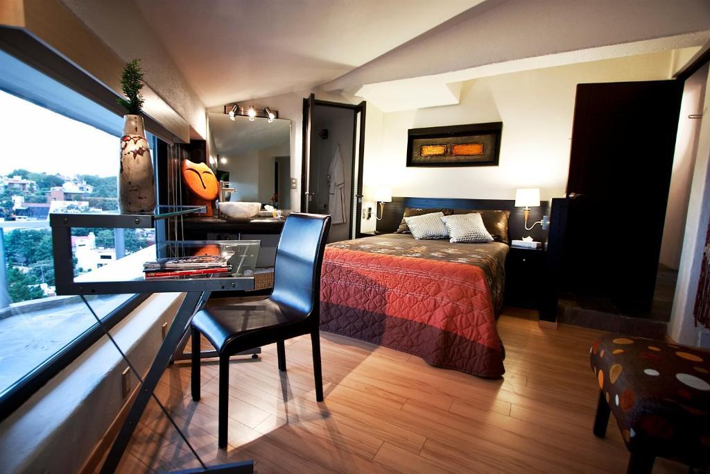 Aztic And Executive Hotel