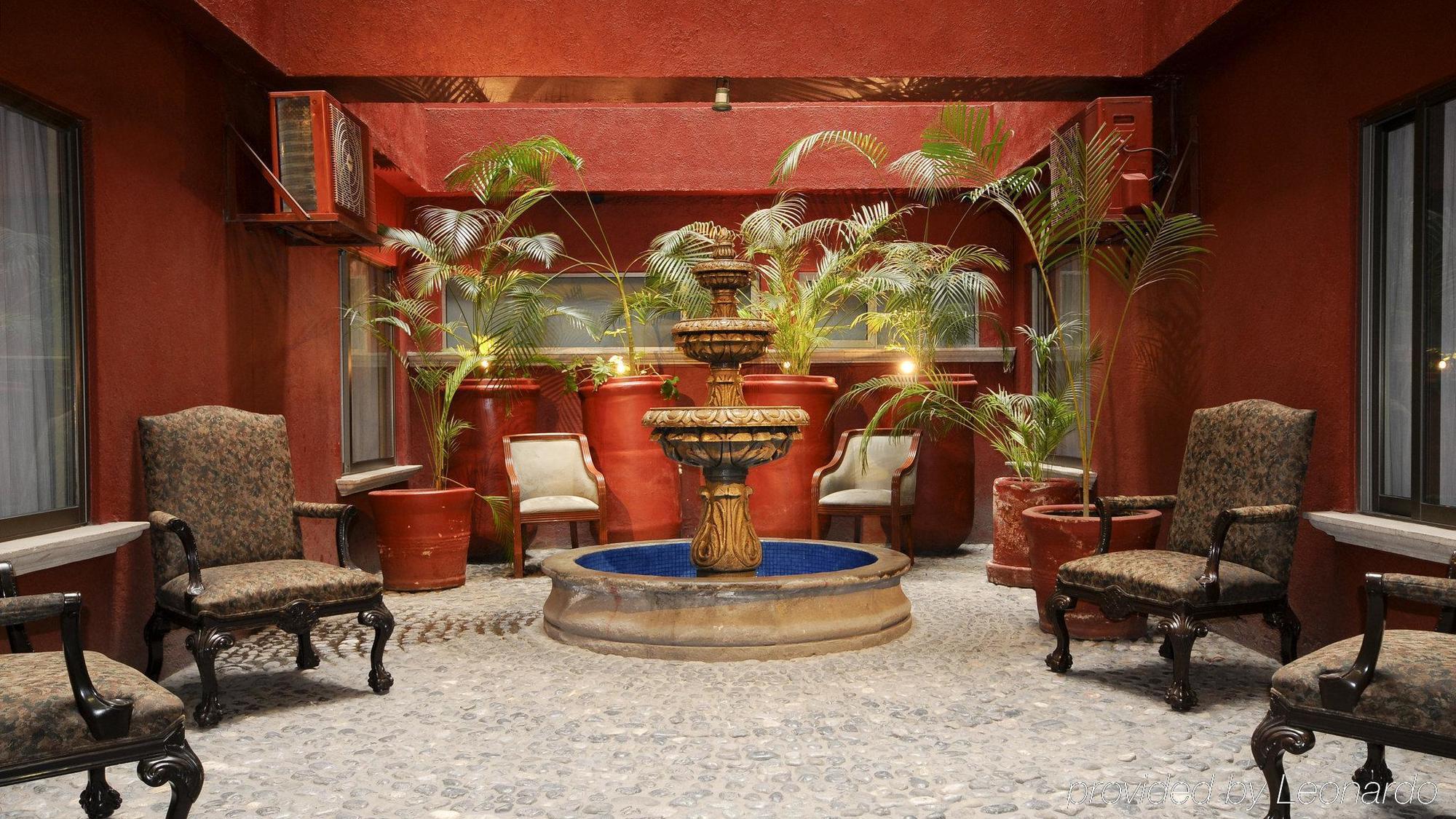 Zona Rosa Hostel *