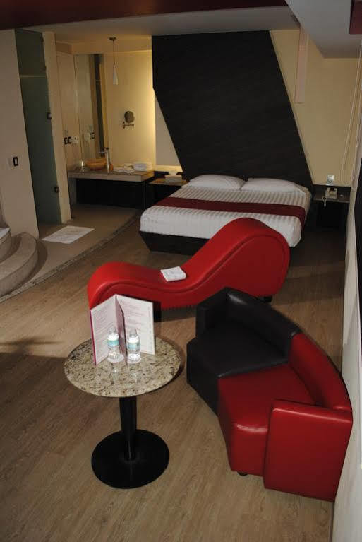 La Moraleja Hotel del amor 3*