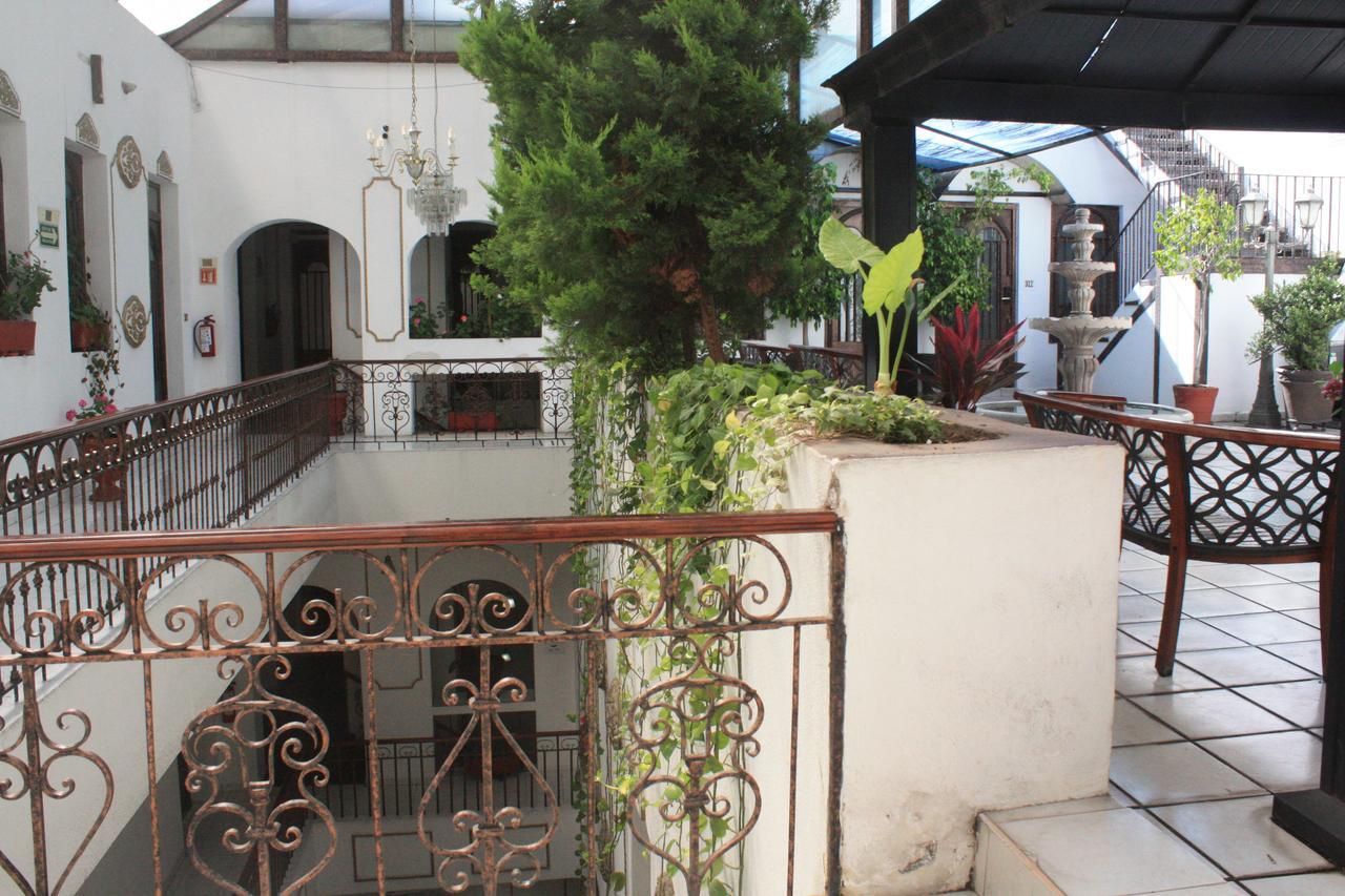 Casa De La Luna Hotel