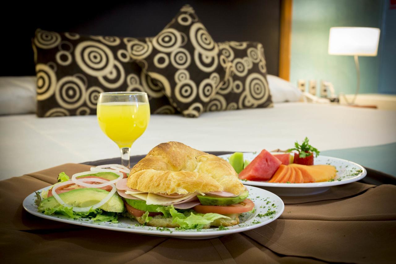 Abastos Plaza 4* Mexico City