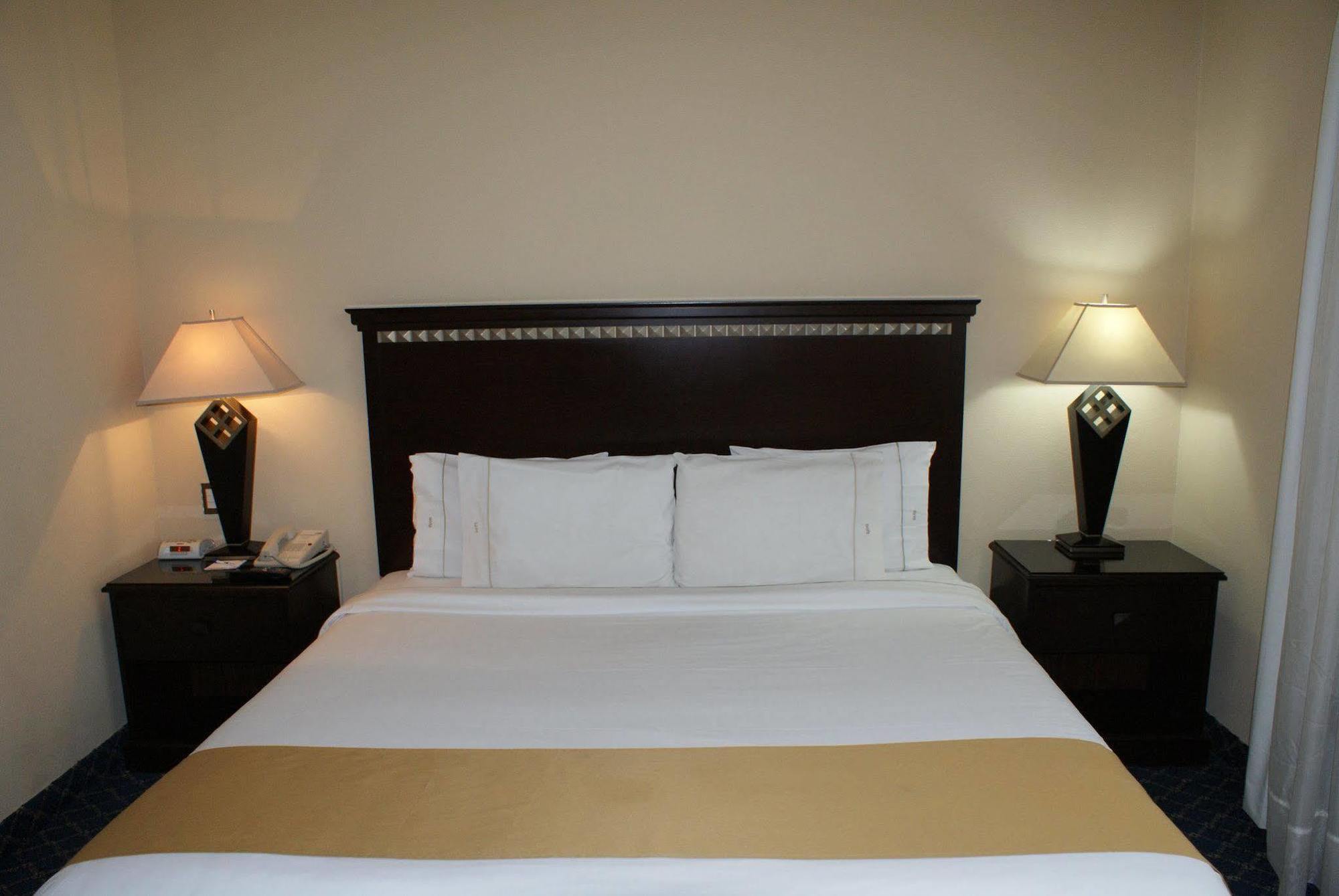Express Santa Fe, An Ihg 4*