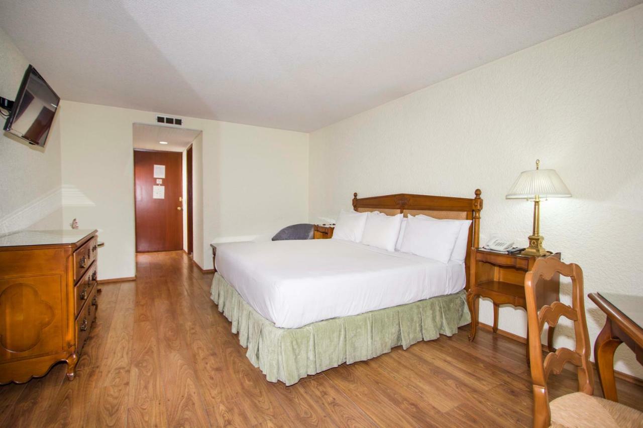 Hotel Valle De Toreo