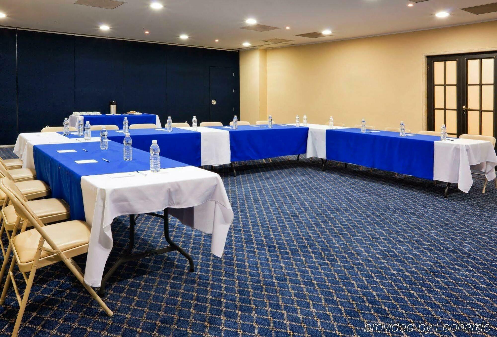 Hotel Express Santa Fe, An Ihg 4*