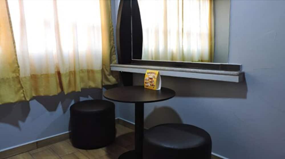 & 7 Hotel