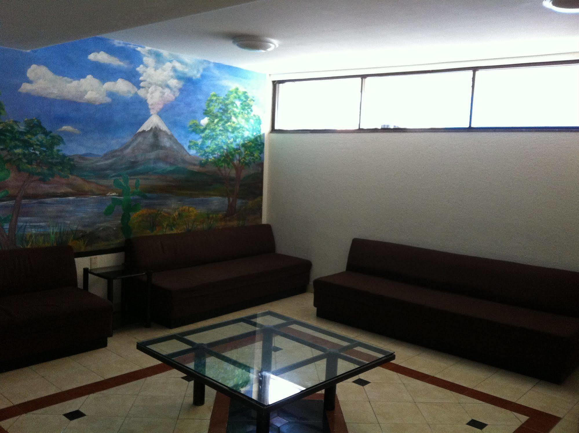 Dos Naciones Hotel