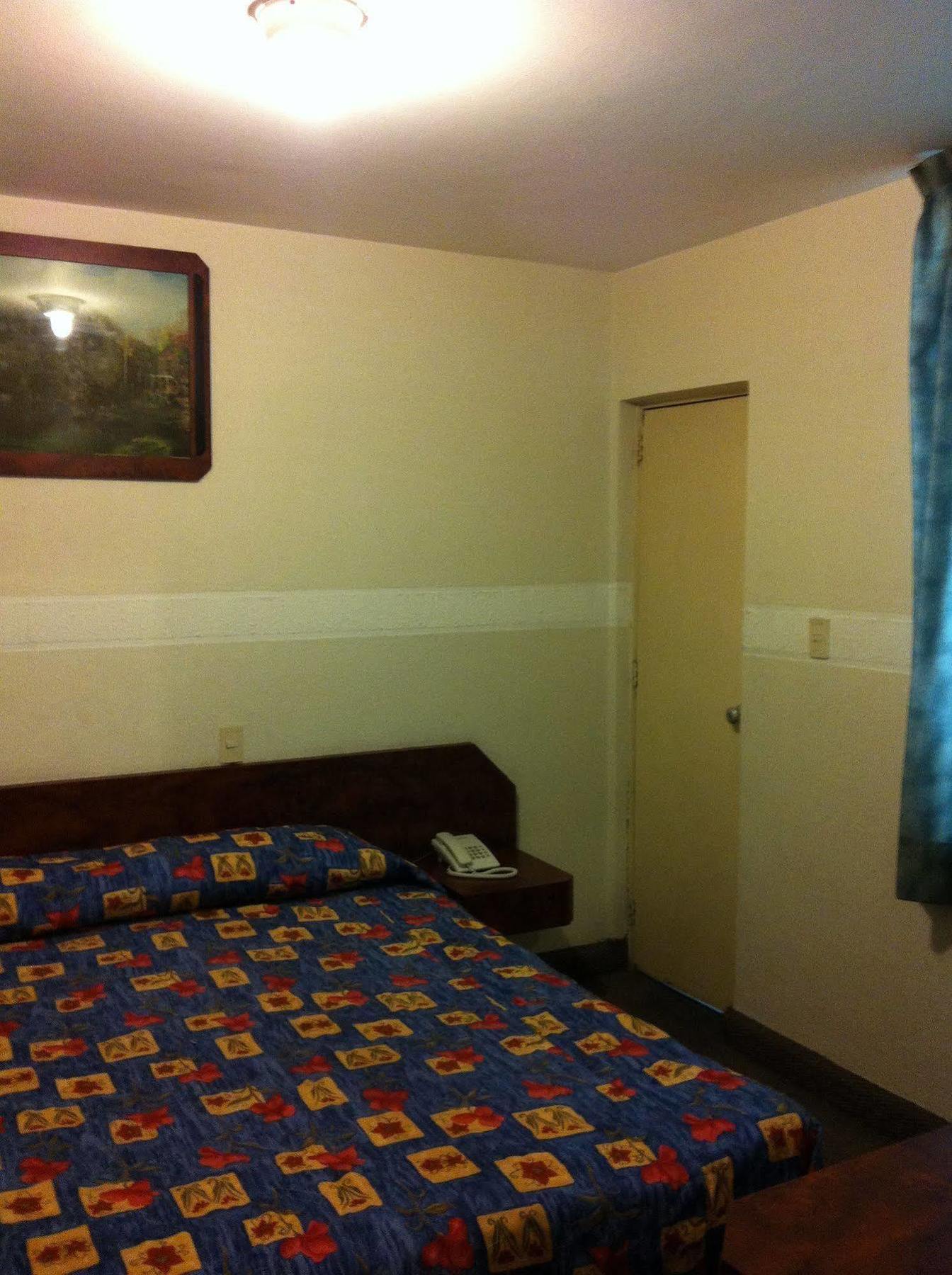 Hotel Dos Naciones 2*