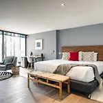 Casai Luxury & Designer Apt In The Best Location!