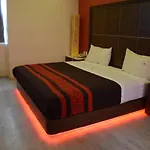 Plutarco Suites