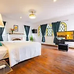 Anzures Black House
