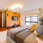 Stylish Apartment With Private Roof Top & Jacuzzi