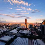 Beautiful Hi-Rise, King Size, Hs Wi-Fi, Pool, Gym