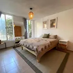 Spacious 3 Bed +2 Bath In Roma N