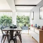 Uppermost 3Br, Gym, Roofgarden. Socrates