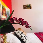 Estudios Y Depas En La Casacondesa
