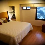 Aztic Hotel And Executive Suites