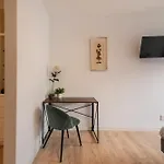 Cozy Urban Rooftop Lounge Free Parking & Wifi
