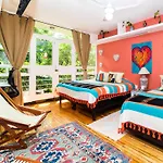 Casa ITZAE B&B- Lincoln Park