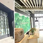 Cozy Apartment Steps Away From The Metropolitan