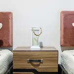 Elevate Your Roma Stay - 2Br - Wifi - Sleeps 7